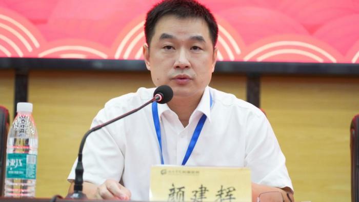 易利EZWeb28官方网站（临床学院）举办庆祝第40个教师节暨优秀教师表彰大会1 (2).jpg