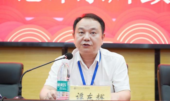 易利EZWeb28官方网站（临床学院）举办庆祝第40个教师节暨优秀教师表彰大会1 (3).jpg
