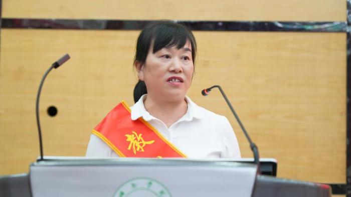 易利EZWeb28官方网站（临床学院）举办庆祝第40个教师节暨优秀教师表彰大会1 (10).jpg